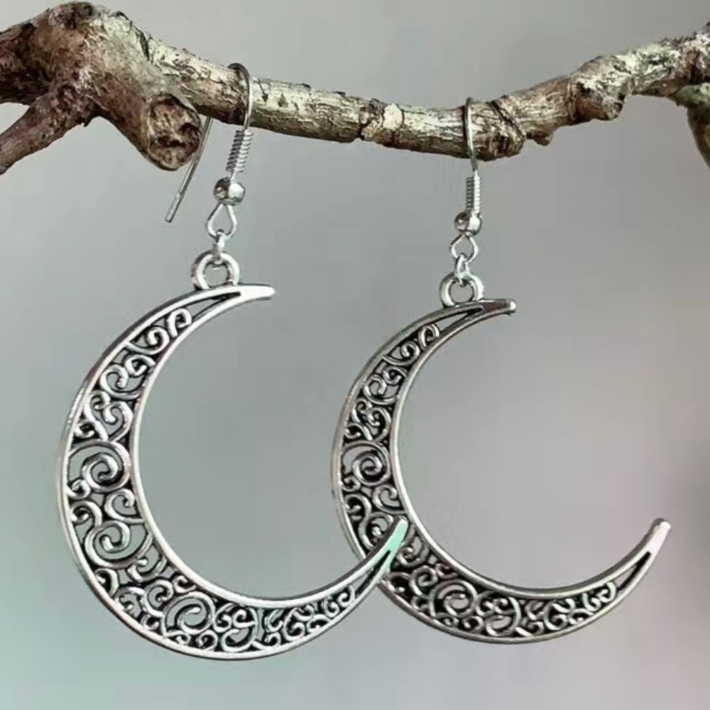 $2/$25 or 3/$35 NWOT Silver tone filigree moon earrings - Picture 4 of 5